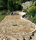Gartenwege - mit Steinmosaik-Spirale