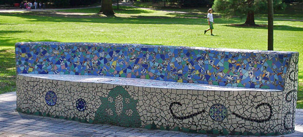 Gartenbank mit  Mosaik